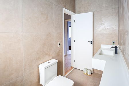 Casa de condomínio para alugar com 390m², 5 quartos e 10 vagas Casa de condomínio para alugar com 390m², 5 quartos e 10 vagasBanheiro da Suíte 3