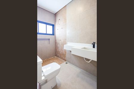 Casa de condomínio para alugar com 390m², 5 quartos e 10 vagas Casa de condomínio para alugar com 390m², 5 quartos e 10 vagasBanheiro da Suíte 2