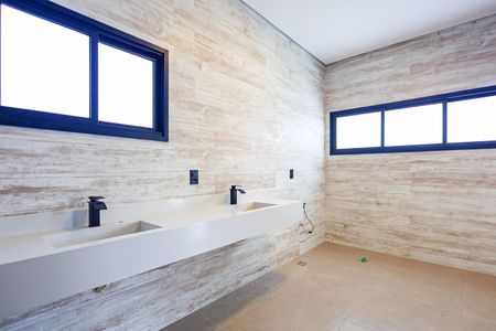 Casa de condomínio para alugar com 390m², 5 quartos e 10 vagas Casa de condomínio para alugar com 390m², 5 quartos e 10 vagasBanheiro da Suíte 4