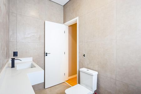 Casa de condomínio para alugar com 390m², 5 quartos e 10 vagas Casa de condomínio para alugar com 390m², 5 quartos e 10 vagasBanheiro da Suíte 2