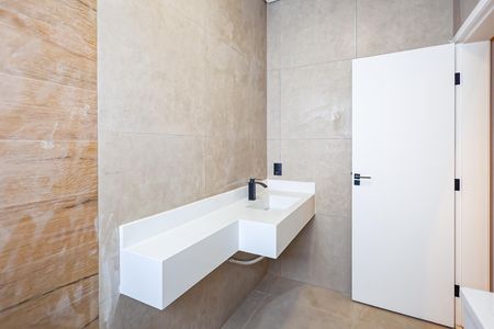 Casa de condomínio para alugar com 390m², 5 quartos e 10 vagas Casa de condomínio para alugar com 390m², 5 quartos e 10 vagasBanheiro da Suíte 2