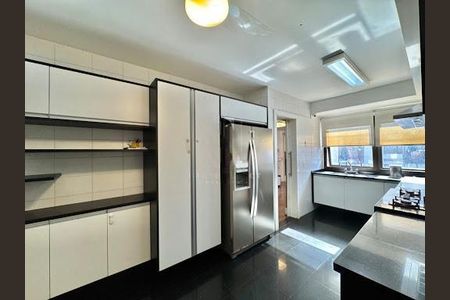 Apartamento à venda com 209m², 3 quartos e 4 vagas