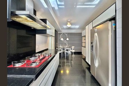 Apartamento à venda com 209m², 3 quartos e 4 vagas