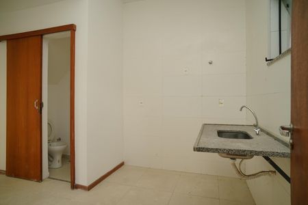 Cozinha de casa de condomínio para alugar com 3 quartos, 118m² em Itaipu, Niterói