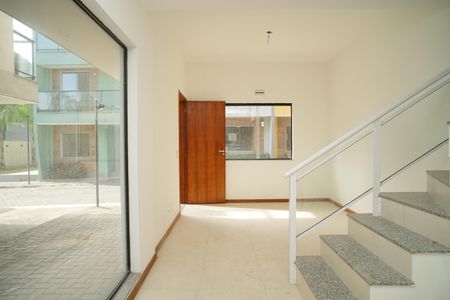 Sala de casa de condomínio para alugar com 3 quartos, 118m² em Itaipu, Niterói