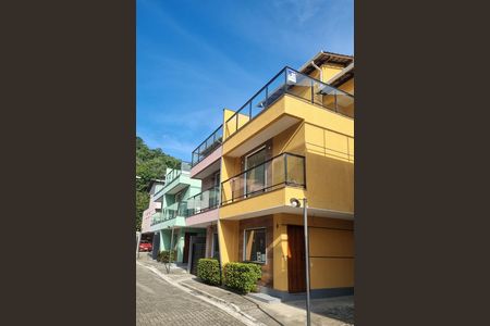 Casa de condomínio para alugar com 118m², 3 quartos e 2 vagas Casa de condomínio para alugar com 118m², 3 quartos e 2 vagasFachada