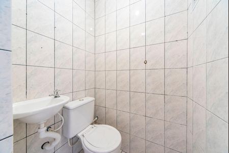 Casa para alugar com 220m², 3 quartos e 3 vagas Casa para alugar com 220m², 3 quartos e 3 vagasBanheiro de Área de Serviço