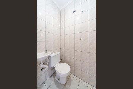 Casa para alugar com 220m², 3 quartos e 3 vagas Casa para alugar com 220m², 3 quartos e 3 vagasBanheiro de Área de Serviço