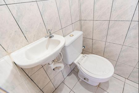Casa para alugar com 220m², 3 quartos e 3 vagas Casa para alugar com 220m², 3 quartos e 3 vagasBanheiro de Área de Serviço