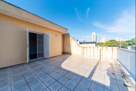 Casa para alugar com 220m², 3 quartos e 3 vagas Casa para alugar com 220m², 3 quartos e 3 vagasVaranda do Quarto 3