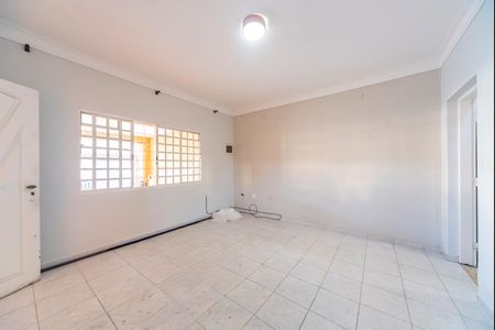 Casa para alugar com 220m², 3 quartos e 3 vagas Casa para alugar com 220m², 3 quartos e 3 vagasSala