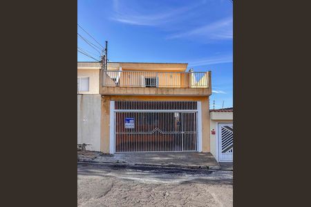 Casa para alugar com 220m², 3 quartos e 3 vagas Casa para alugar com 220m², 3 quartos e 3 vagasFachada