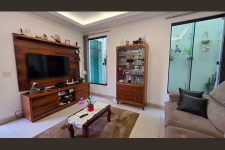 Casa à venda com 4 quartos, 200m² em Vila Pinto Coelho, Lagoa Santa