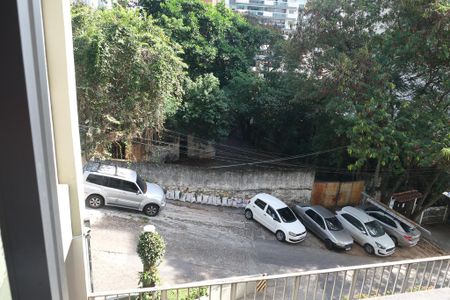Apartamento para alugar com 131m², 3 quartos e 1 vaga