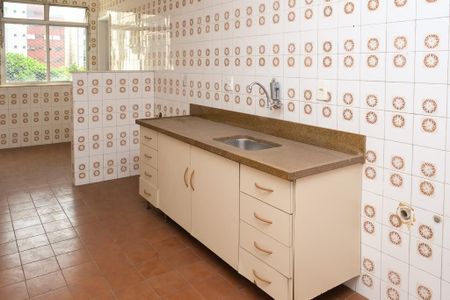Apartamento para alugar com 131m², 3 quartos e 1 vaga