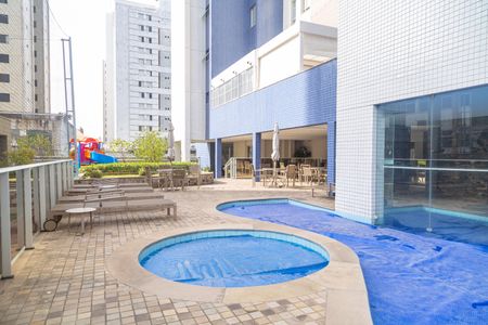 Apartamento à venda com 85m², 3 quartos e 2 vagas Apartamento à venda com 85m², 3 quartos e 2 vagasÁrea comum - Piscina