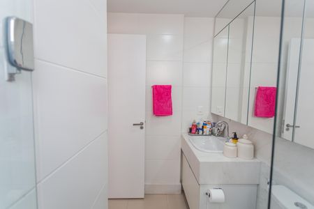 Apartamento à venda com 85m², 3 quartos e 2 vagas Apartamento à venda com 85m², 3 quartos e 2 vagasBanheiro da Suíte