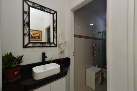 Apartamento à venda com 53m², 2 quartos e 1 vaga Apartamento à venda com 53m², 2 quartos e 1 vagaBanheiro Social