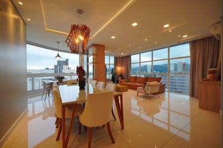 Sala de apartamento para alugar com 4 quartos, 272m² em Agronômica, Florianópolis