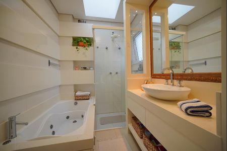 Apartamento para alugar com 272m², 4 quartos e 4 vagasBanheiro da Suíte 1