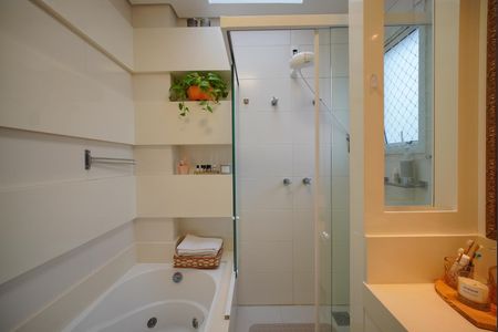 Apartamento para alugar com 272m², 4 quartos e 4 vagasBanheiro da Suíte 1