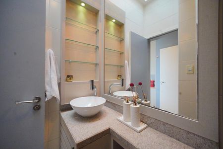 Apartamento para alugar com 272m², 4 quartos e 4 vagasBanheiro da Suíte/Escritório 2