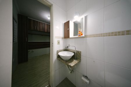 Casa de condomínio à venda com 88m², 2 quartos e 1 vaga Casa de condomínio à venda com 88m², 2 quartos e 1 vagaBanheiro da Suíte 1