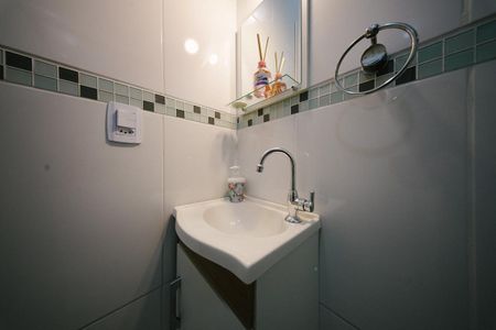 Casa de condomínio à venda com 88m², 2 quartos e 1 vaga Casa de condomínio à venda com 88m², 2 quartos e 1 vagaBanheiro da Suíte 2