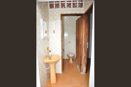 Casa à venda com 168m², 4 quartos e 3 vagas Casa à venda com 168m², 4 quartos e 3 vagasBanheiro da Edícula