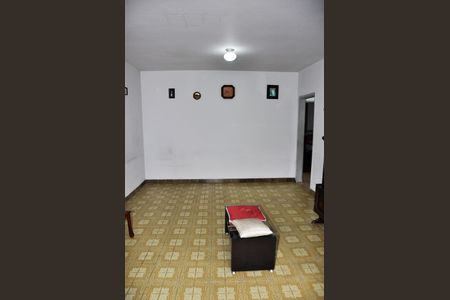 Casa à venda com 168m², 4 quartos e 3 vagas Casa à venda com 168m², 4 quartos e 3 vagasSala