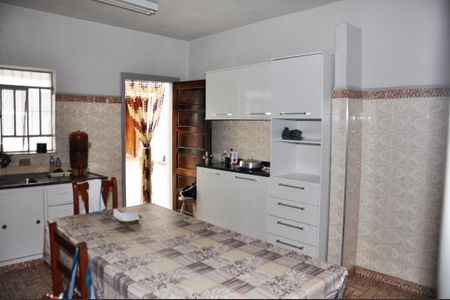 Casa à venda com 168m², 4 quartos e 3 vagas Casa à venda com 168m², 4 quartos e 3 vagasCozinha