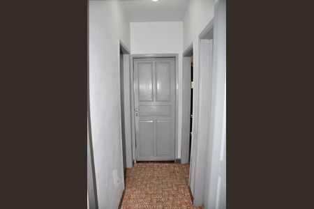 Casa à venda com 168m², 4 quartos e 3 vagas Casa à venda com 168m², 4 quartos e 3 vagasCorredor