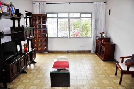 Casa à venda com 168m², 4 quartos e 3 vagas Casa à venda com 168m², 4 quartos e 3 vagasSala