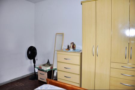 Casa à venda com 168m², 4 quartos e 3 vagas Casa à venda com 168m², 4 quartos e 3 vagasQuarto 1
