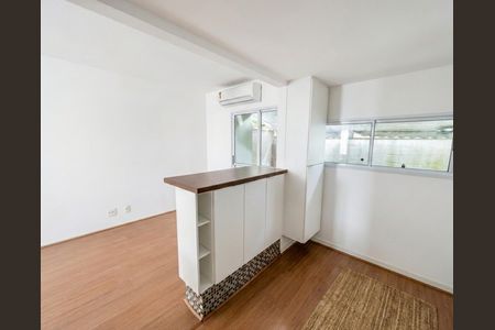 Sala de casa de condomínio à venda com 3 quartos, 86m² em Vargem Pequena, Rio de Janeiro