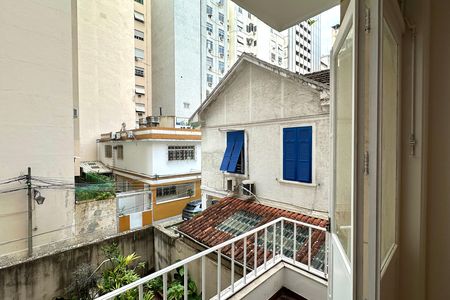 Apartamento para alugar com 117m², 3 quartos e sem vaga