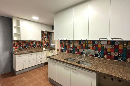 Apartamento para alugar com 117m², 3 quartos e sem vaga