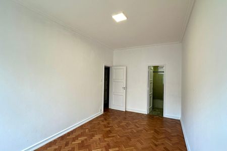 Apartamento para alugar com 117m², 3 quartos e sem vaga