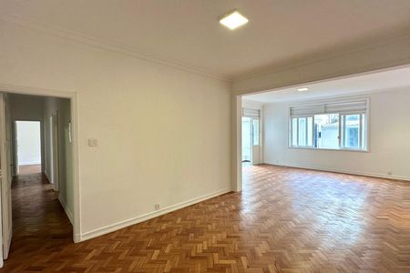 Apartamento para alugar com 117m², 3 quartos e sem vaga