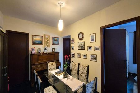 Casa à venda com 273m², 7 quartos e 1 vaga Casa à venda com 273m², 7 quartos e 1 vagaSala de Jantar