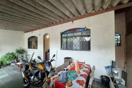 Casa à venda com 273m², 7 quartos e 1 vaga Casa à venda com 273m², 7 quartos e 1 vagaFachada do Prédio