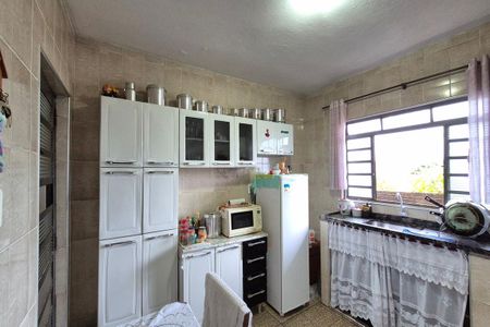 Casa à venda com 273m², 7 quartos e 1 vaga Casa à venda com 273m², 7 quartos e 1 vagaCozinha