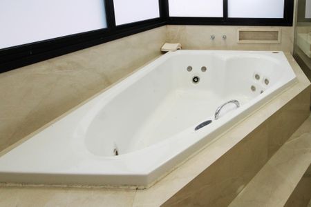 Casa de condomínio para alugar com 750m², 4 quartos e 8 vagas Casa de condomínio para alugar com 750m², 4 quartos e 8 vagasBanheiro da Suíte 1