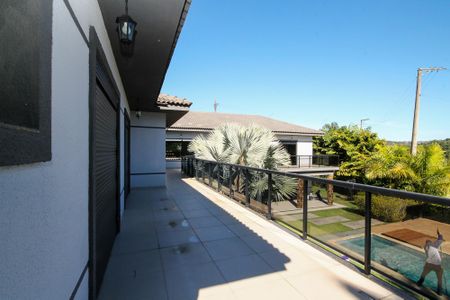 Casa de condomínio para alugar com 750m², 4 quartos e 8 vagas Casa de condomínio para alugar com 750m², 4 quartos e 8 vagasVaranda da Suítes 1,2,3 e 4