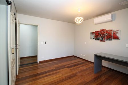 Casa de condomínio para alugar com 750m², 4 quartos e 8 vagas Casa de condomínio para alugar com 750m², 4 quartos e 8 vagasSuíte 4