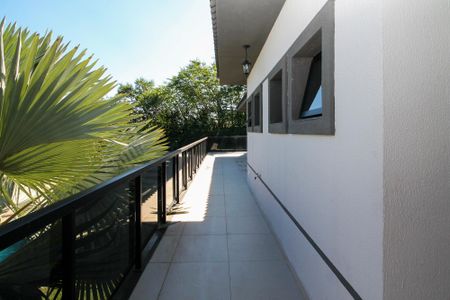 Casa de condomínio para alugar com 750m², 4 quartos e 8 vagas Casa de condomínio para alugar com 750m², 4 quartos e 8 vagasVaranda da Suítes 1,2,3 e 4