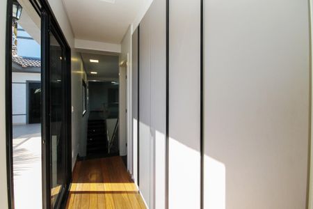 Casa de condomínio para alugar com 750m², 4 quartos e 8 vagas Casa de condomínio para alugar com 750m², 4 quartos e 8 vagasCorredor da Suíte 1