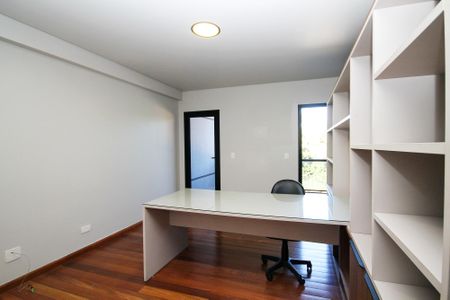 Casa de condomínio para alugar com 750m², 4 quartos e 8 vagas Casa de condomínio para alugar com 750m², 4 quartos e 8 vagasEscritório da Suíte 1