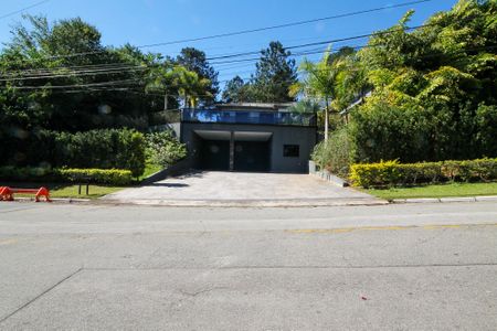 Casa de condomínio para alugar com 750m², 4 quartos e 8 vagas Casa de condomínio para alugar com 750m², 4 quartos e 8 vagasFachada