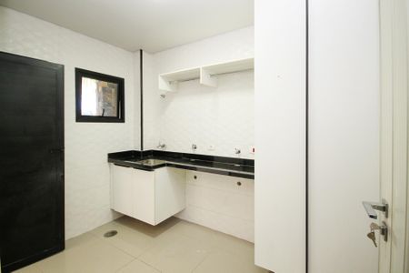 Casa de condomínio para alugar com 750m², 4 quartos e 8 vagas Casa de condomínio para alugar com 750m², 4 quartos e 8 vagasLavanderia